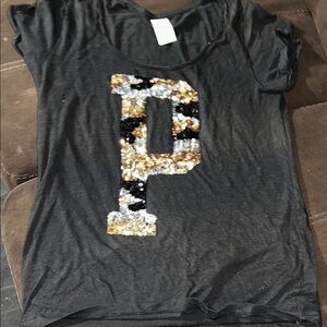 ⭐️⭐️PiNK VS Black Sequin 'P' Logo Tee SIZE LG⭐️⭐️